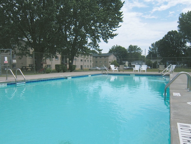 Private Pool - Franklin Park Apartments