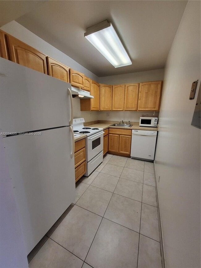 Building Photo - 405 S Pine Island Rd