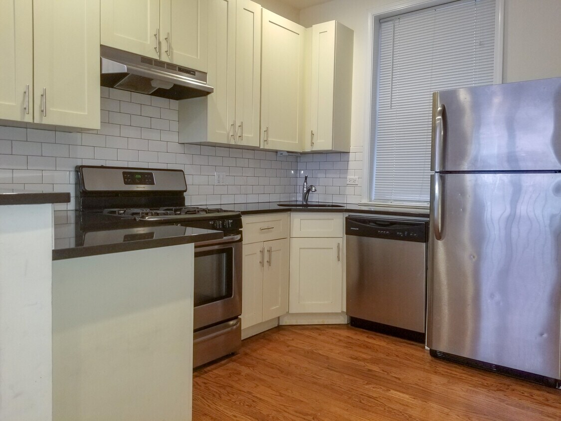 Foto principal - 853 W Cornelia Ave