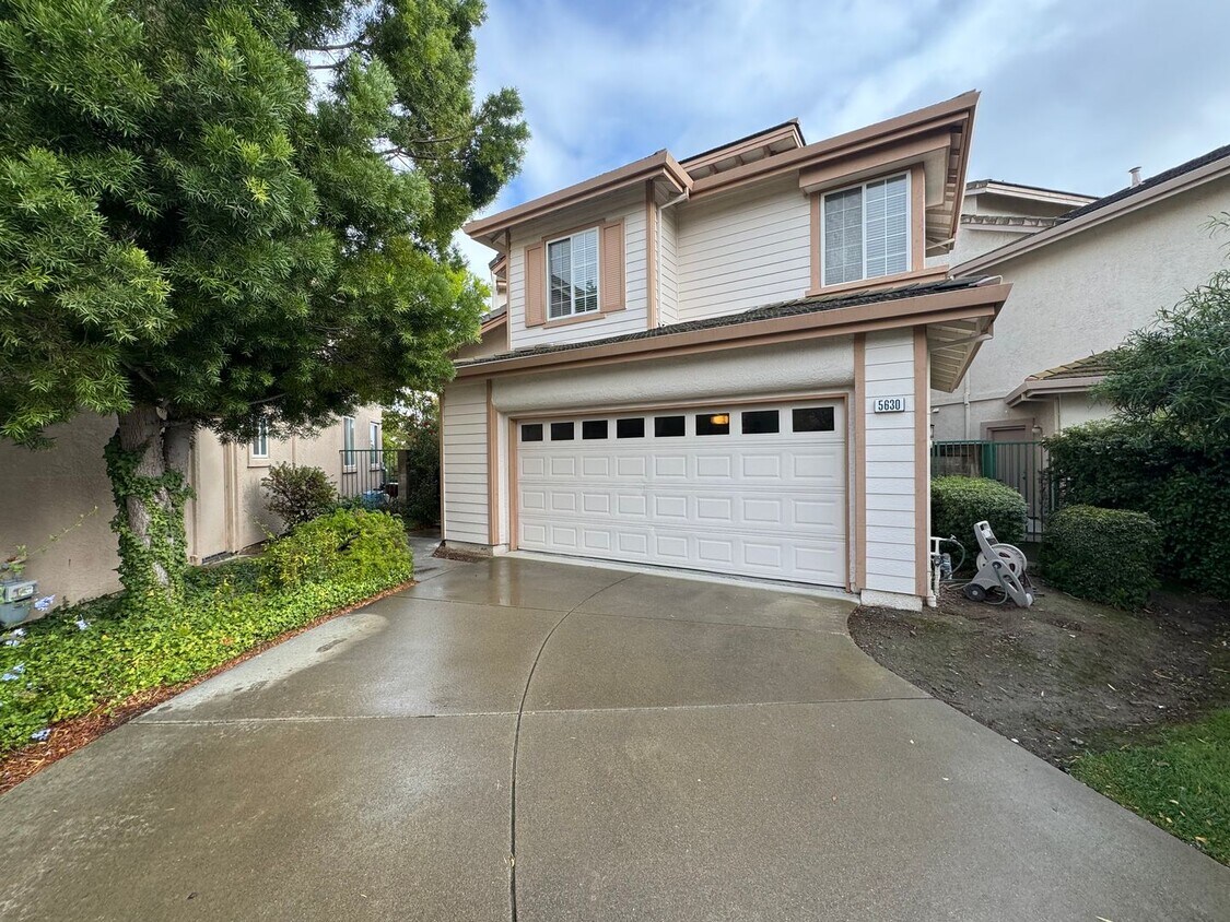 Foto principal - Quiet and Inviting Moller Ranch 3BD/2.5BA ...