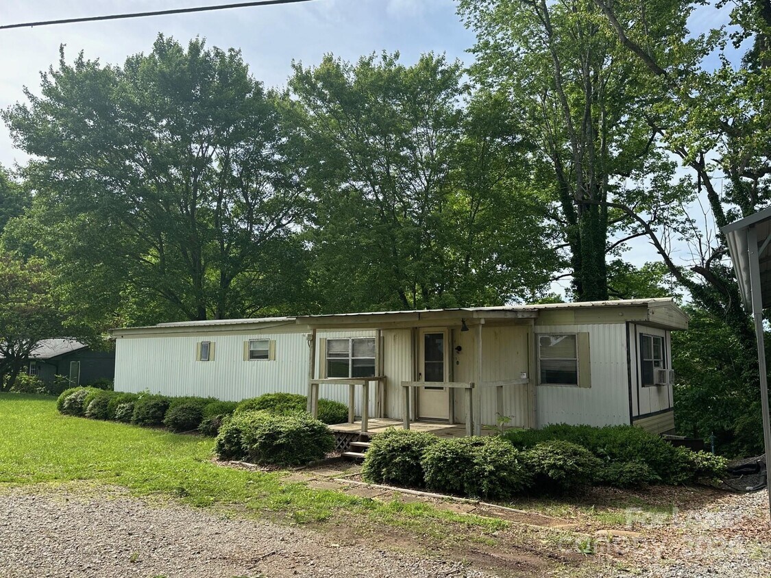 Primary Photo - 6682 NC-150