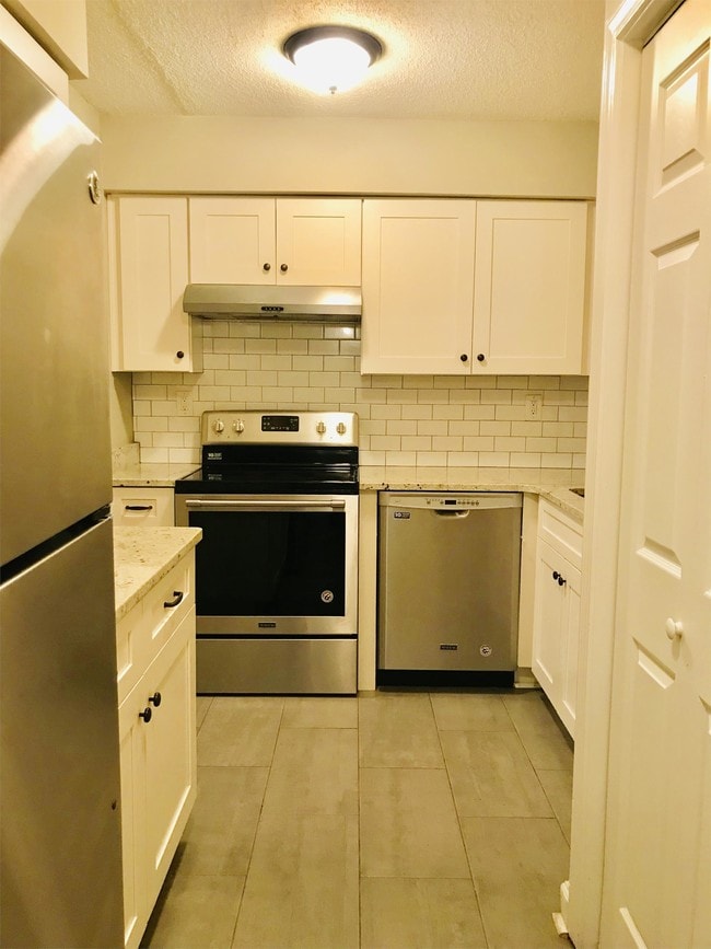 Building Photo - 7505 Bavarian Dr