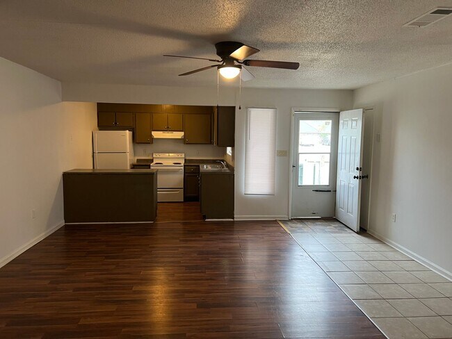 Foto del edificio - 172 Cherokee Cir