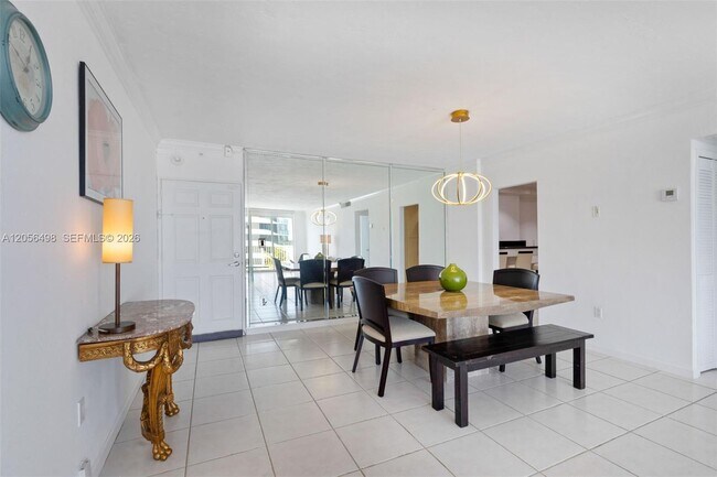 Foto del edificio - 10350 W Bay Harbor Dr