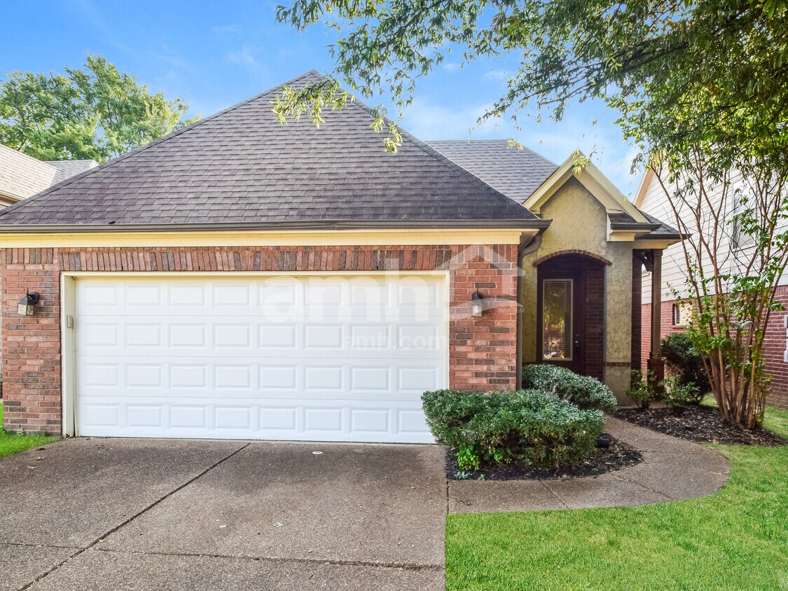 Foto principal - 2406 Lake Garden Dr