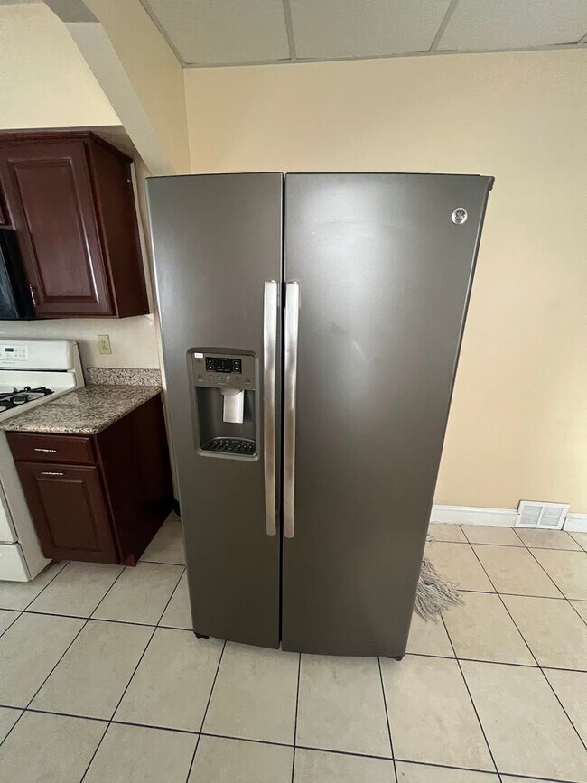 Foto del edificio - FOR RENT – West Reading