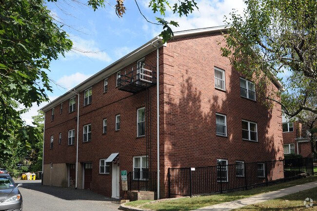 Building Photo - 69 Chester Pl
