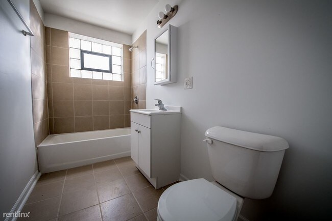 Building Photo - 2 br, 1 bath Apartment - 10933 S Vernon Ave