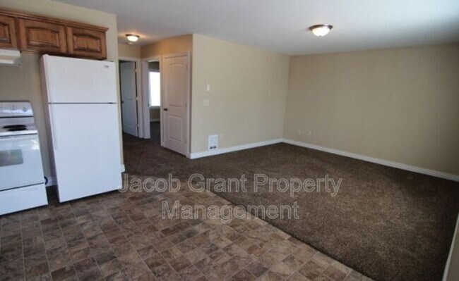 Building Photo - 225 Opal Ct