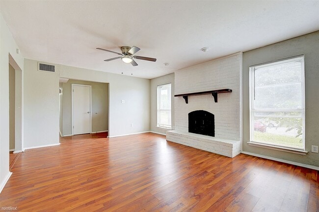 Building Photo - 3 br, 2 bath House - 1217 Oakbluff Dr