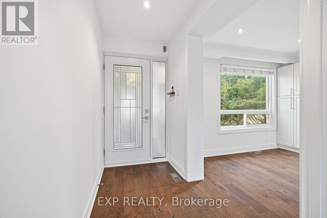 Building Photo - 109 Fontainbleau Dr