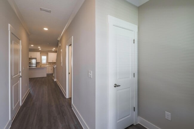 Building Photo - 298 Date Palm Ln