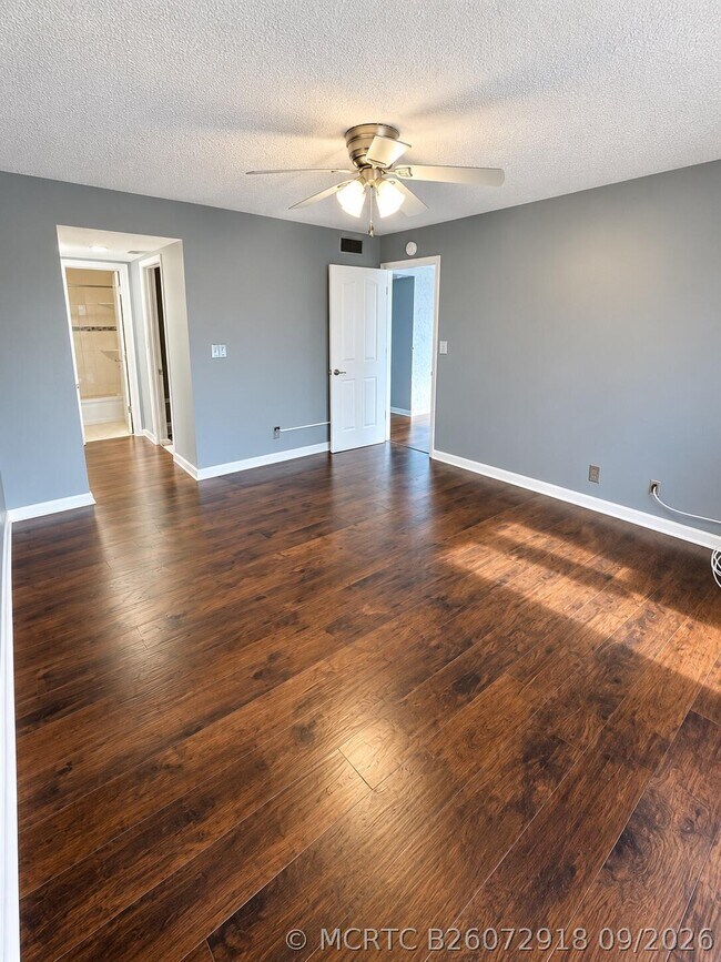 Foto del edificio - 2320 S Cypress Bend Dr