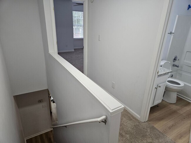 Foto del edificio - Stylish End Unit 3br 2.5ba TH in Cary! Ava...