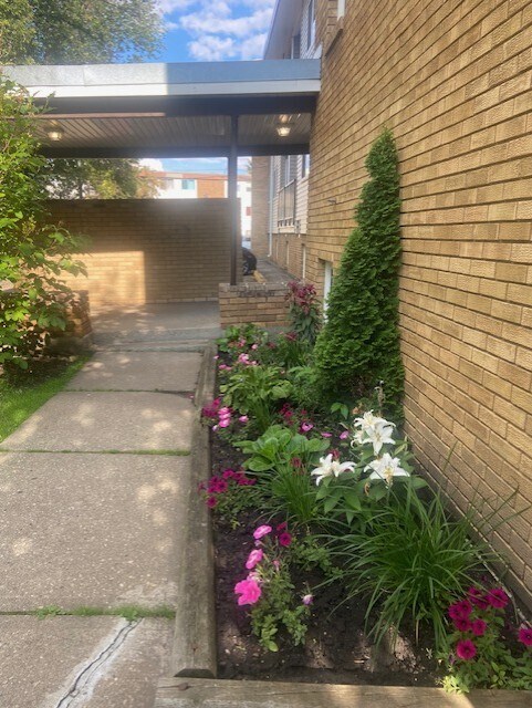 Photo du bâtiment - Affordable Living Near NAIT & Kingsway Mall – Rent Today!