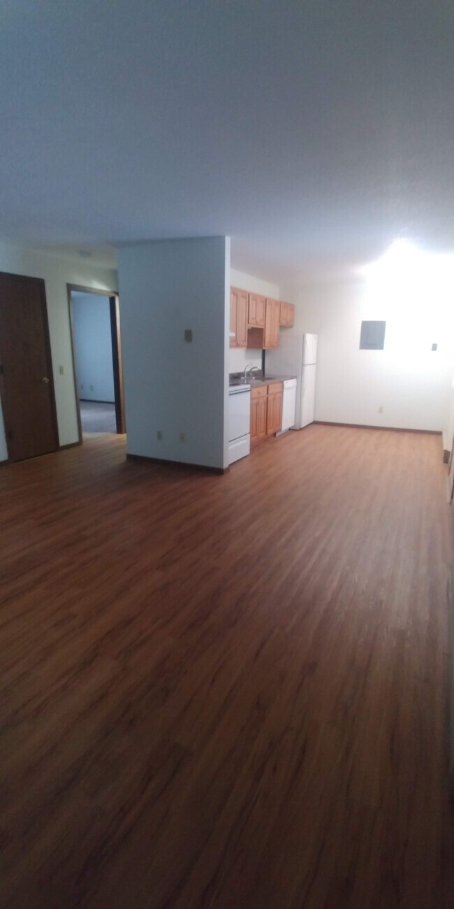 Building Photo - 2420 Spooner Ave