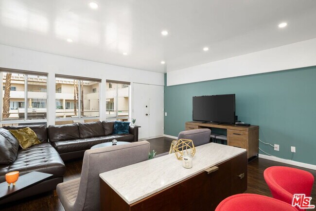 Building Photo - 277 E Alejo Rd