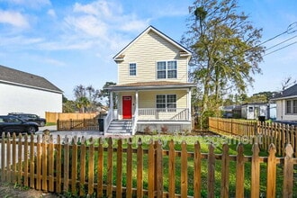 Building Photo - 1124 5th Ave