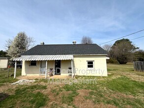 Building Photo - 303 Powell St