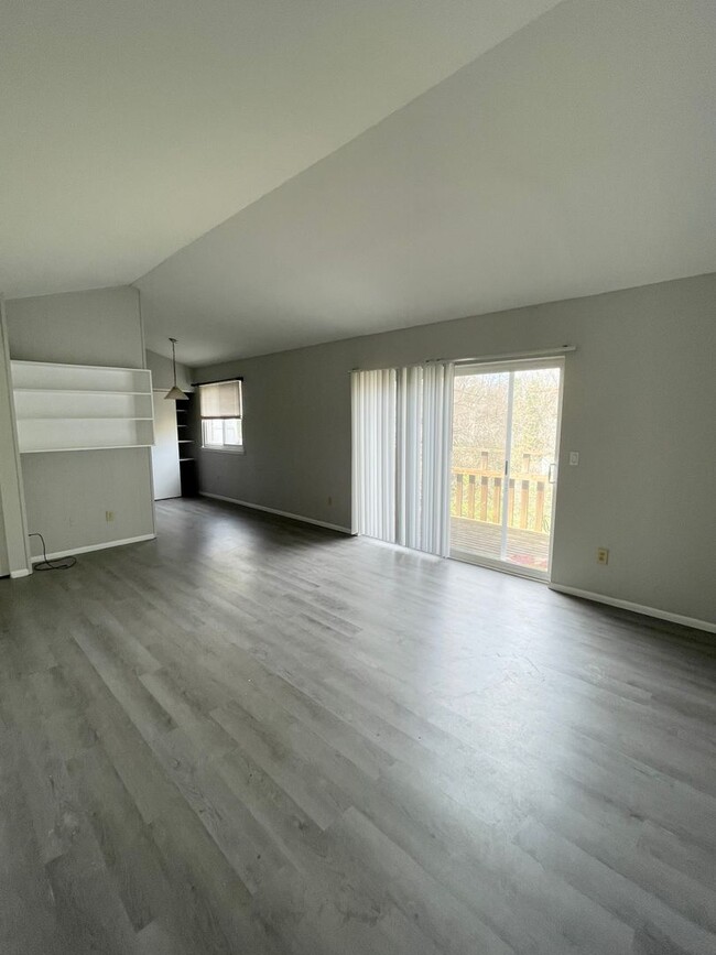 Building Photo - Two Bedroom Condo in Kalamazoo