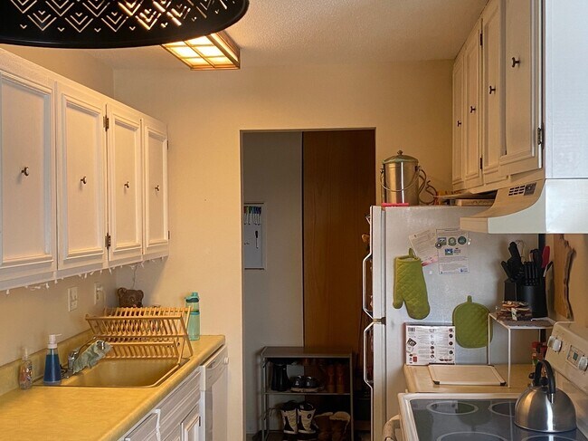 Foto del edificio - 821 Smetana Rd