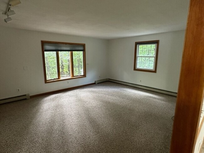 Building Photo - 5 Meadowlark Ln