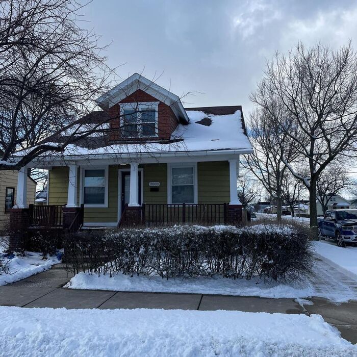 Primary Photo - 4 Bedroom 2 Bathroom Racine Bungalow