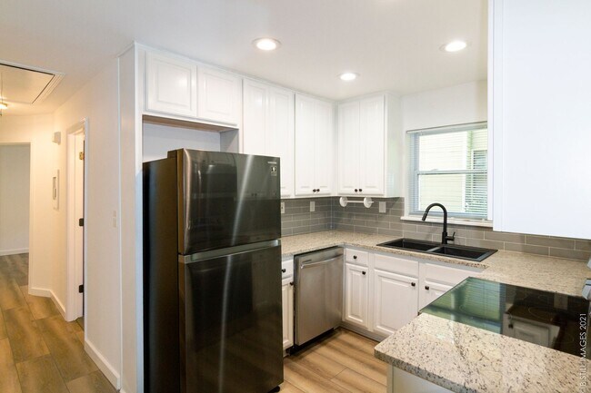 Foto del edificio - 545 Oakview Rd