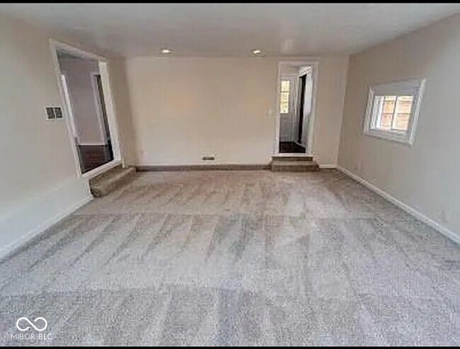 Foto del edificio - 8500 N Meridian St
