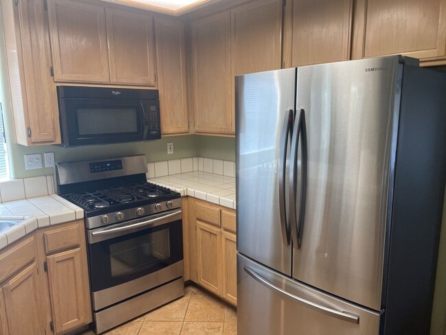 Foto del edificio - Spacious 3 Bedroom Home available in South...