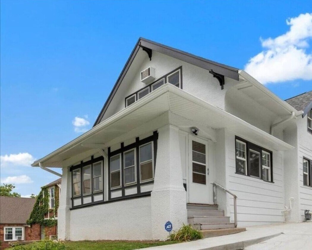 Foto principal - 4174 Cass St