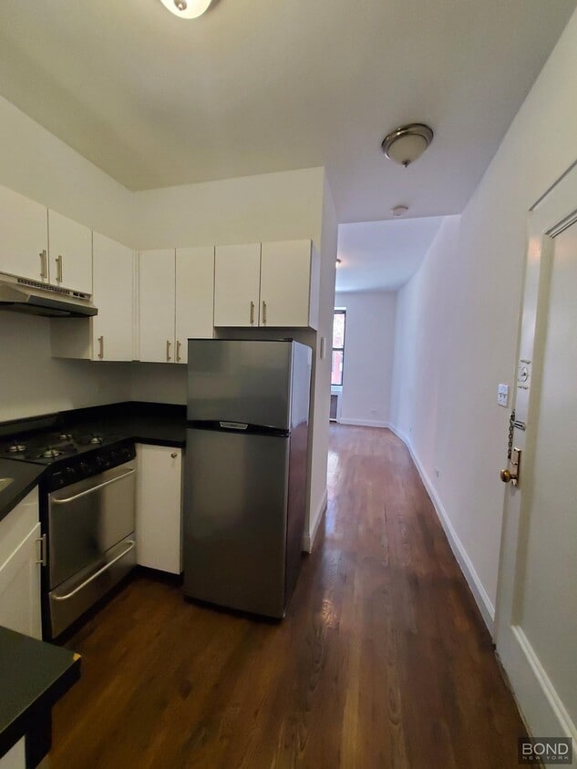 Building Photo - 228 E 89th St