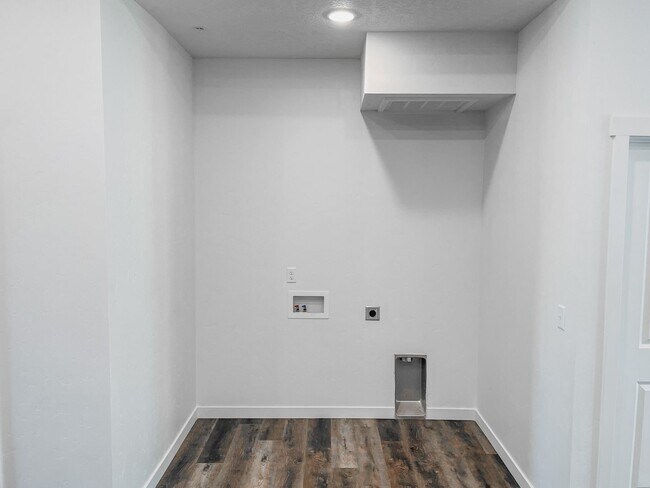 Foto del edificio - Beautiful 3-Bed, 1-Bath Apartment in The B...