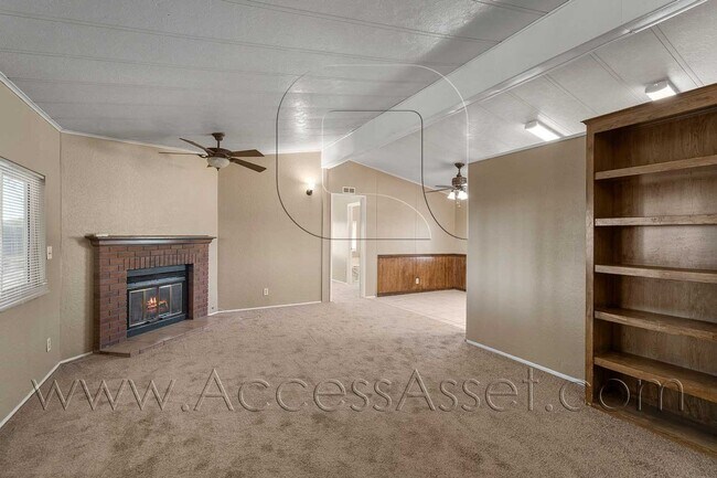 Building Photo - Beautiful Hilltop Serenity 3 Bed/2 Bath Ge...