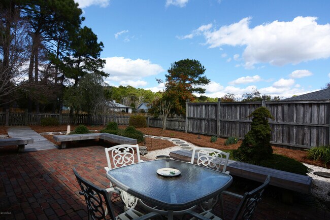 Building Photo - 6027 Cedar Ridge Dr