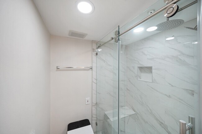 Foto del edificio - 357 N Post Oak Ln