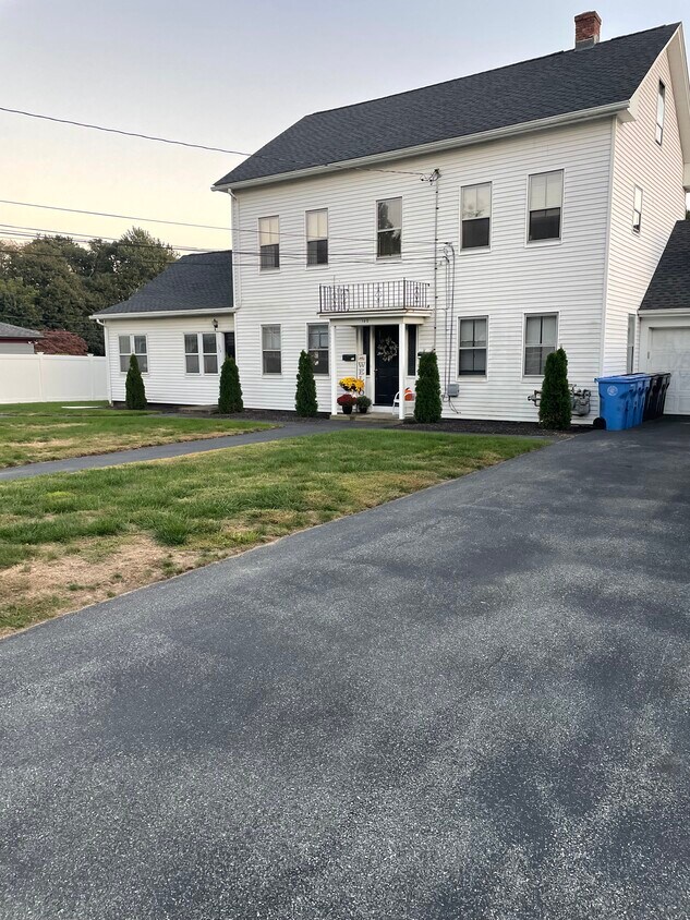 Foto principal - 140 Bateman Ave