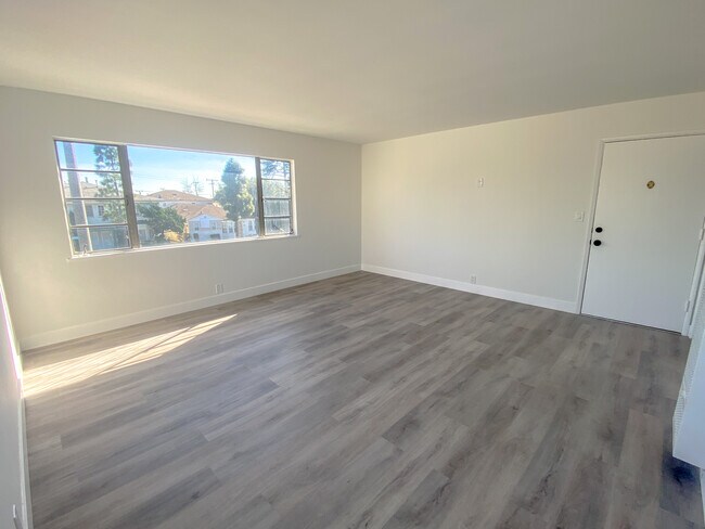 Building Photo - 8101 Crenshaw Blvd