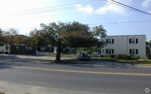 Building Photo - Oak Run