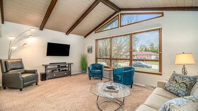 Building Photo - 886 Arthur Dr