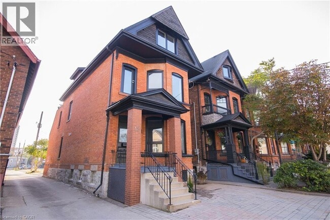 Photo du bâtiment - 12 West Avenue N