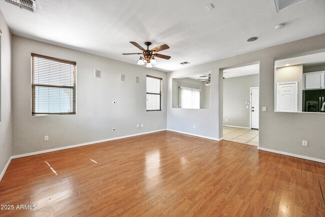 Foto del edificio - 7104 S 7th Ln