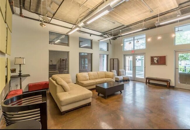 Foto del edificio - 620 Glen Iris Dr NE