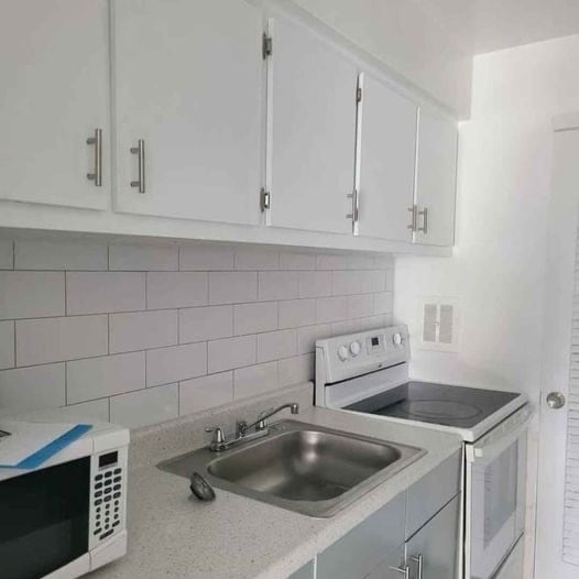 Foto del edificio - 1731 NE 60th St