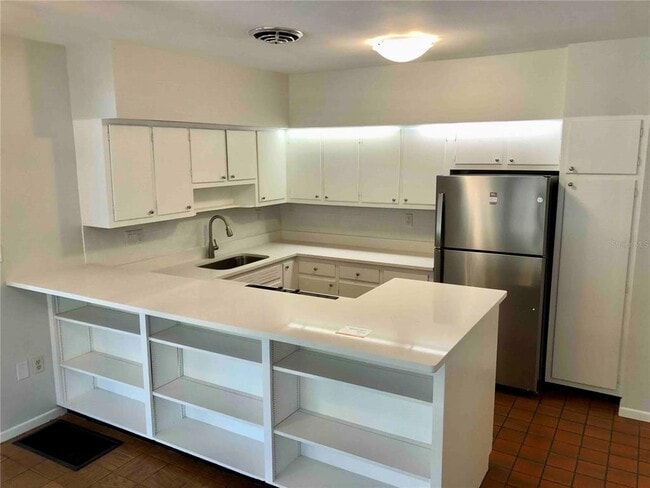 Building Photo - 2753 Valencia Dr