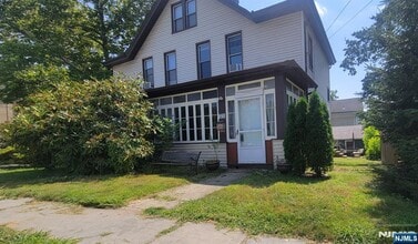 Building Photo - 123 Sylvan St