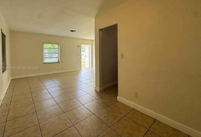 Foto del edificio - 1320 NW 87th St