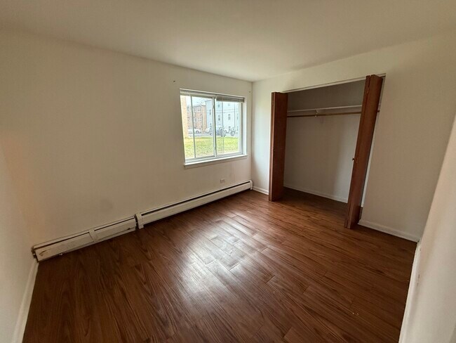 Foto del edificio - 9595 Maple Dr