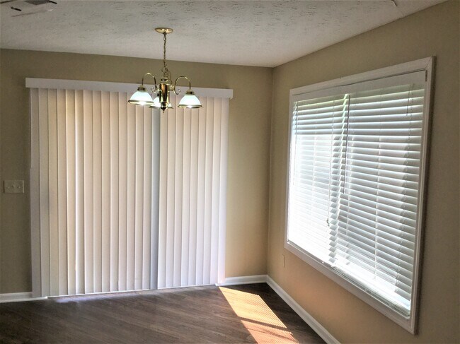 Foto del edificio - 6560 Black Forest Ct