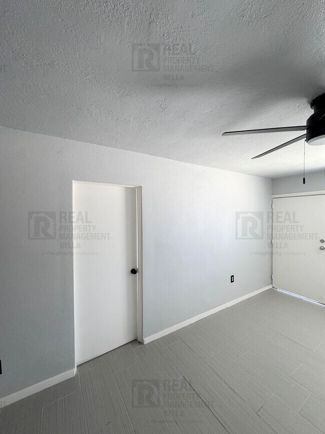 Foto del edificio - 609-611 1/2 Limited Ave